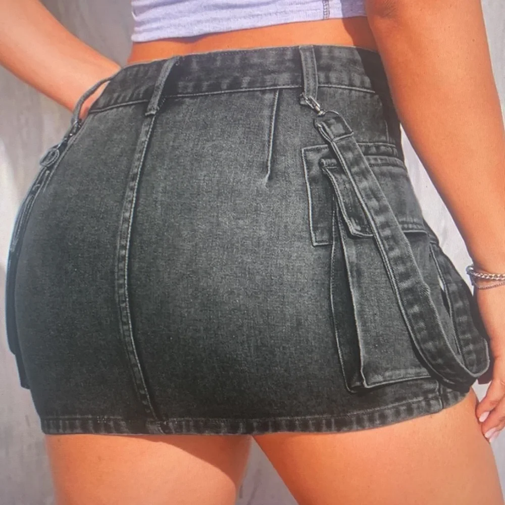 Stylish Black Denim Mini Skirt - Picture 2 of 3